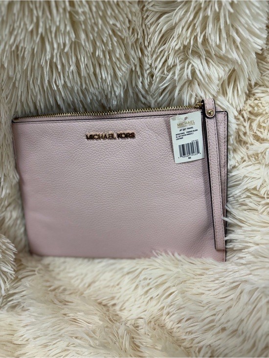 Michael Kors Handbags - Michael Kors Light Pink Pebbled Leather JestSet Wristlet Clutch